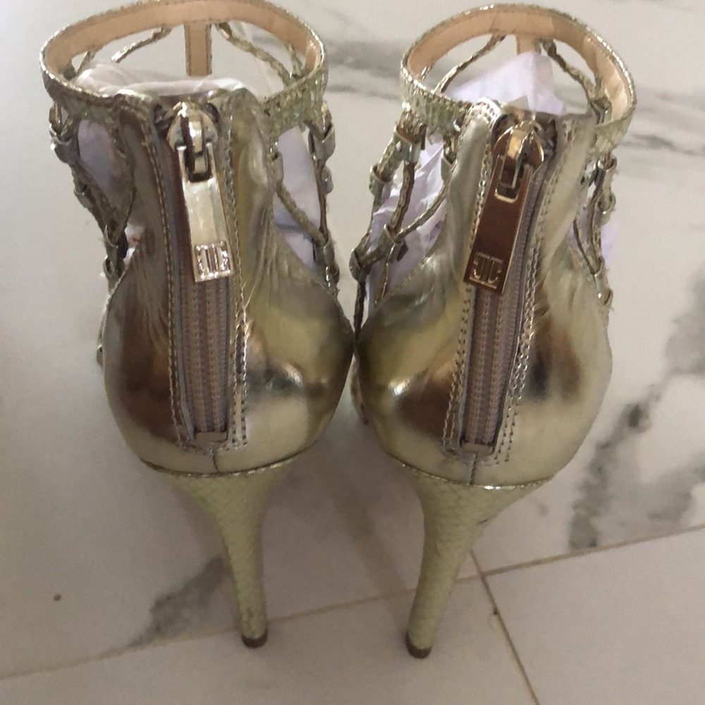 Heels - Picture 4 of 4